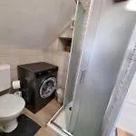 Sodja Δωμάτια σε οικογενειακή κατοικία *